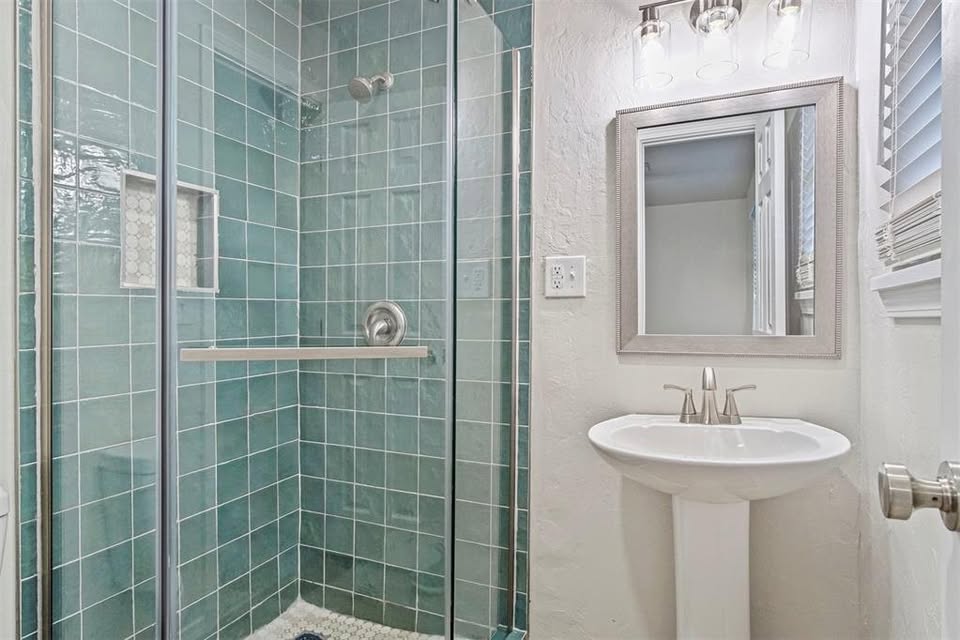 Tessa Hood Realtor – Primary bathroom with teal tile walk-in shower at 1112 County Street 2910, Tuttle Oklahoma