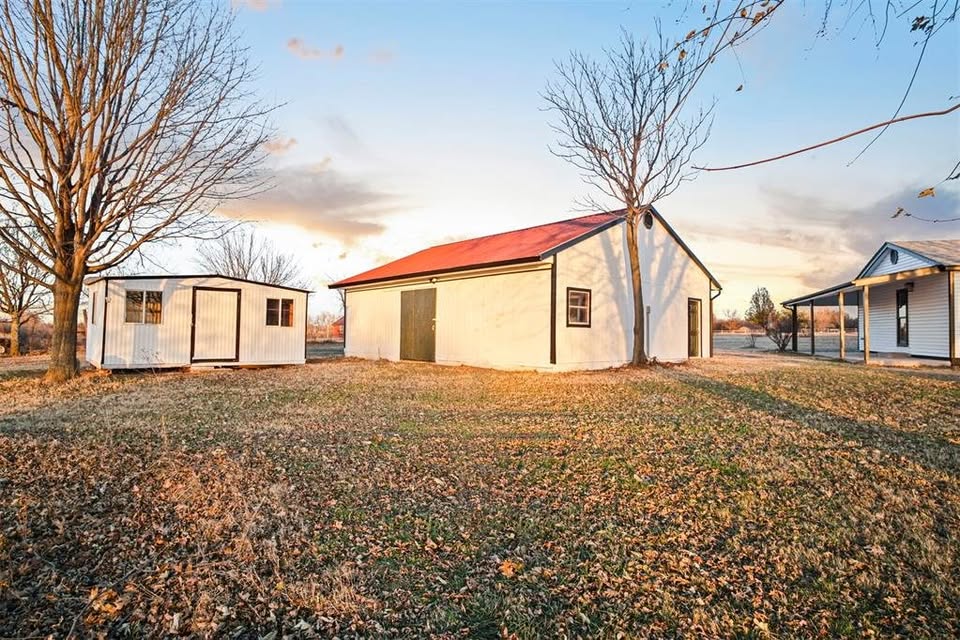 Tessa Hood Realtor – Outbuildings and barn with red metal roof on 2.5 acres at 1112 County Street 2910, Tuttle Oklahoma