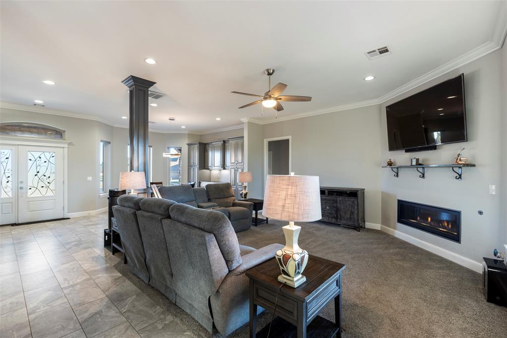 Tessa Hood Realtor – Open concept living and kitchen with columns at 516 Kings Ct, Tuttle Oklahoma