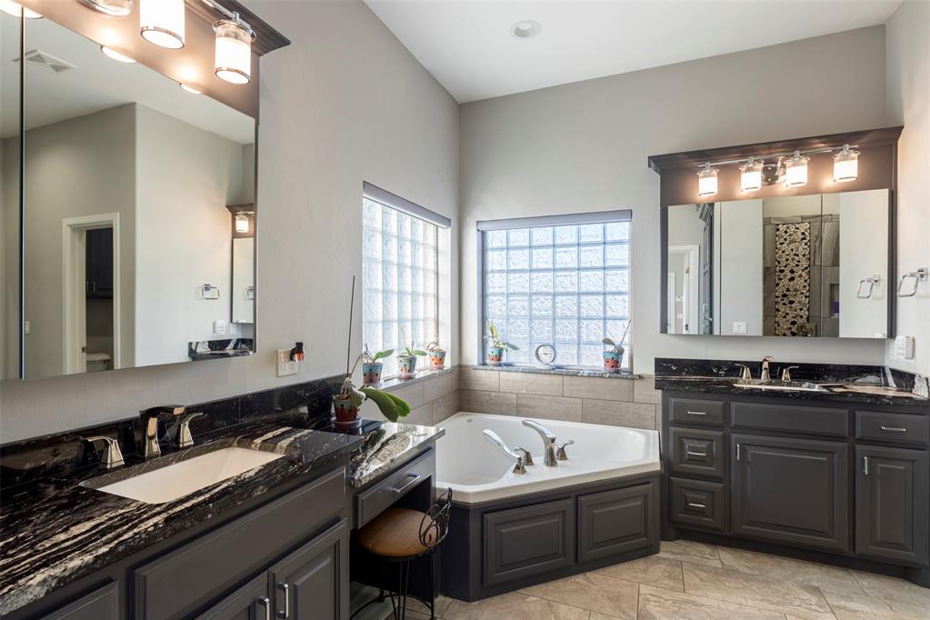 Tessa Hood Realtor – Master bathroom with dual vanities, soaking tub, and granite counters at 516 Kings Ct, Tuttle Oklahoma