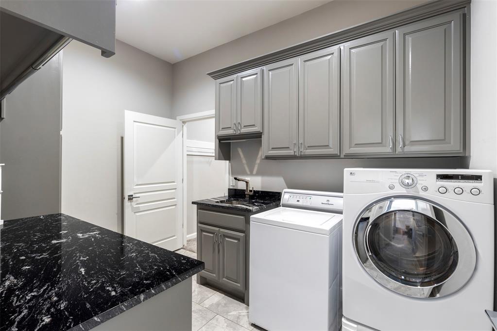 Tessa Hood Realtor – Laundry room with custom cabinets, granite, and washer/dryer at 516 Kings Ct, Tuttle Oklahoma