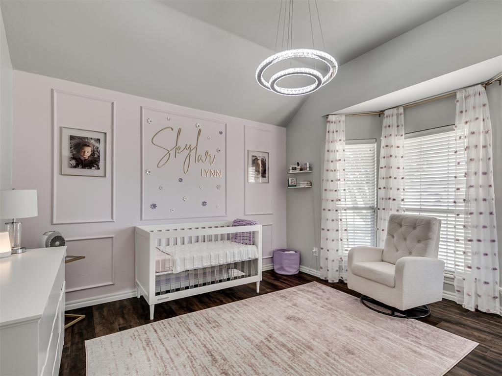 Tessa Hood Realtor – Secondary bedroom with vaulted ceiling and wainscoting at 6910 Rolling Meadows Dr, Tuttle Oklahoma