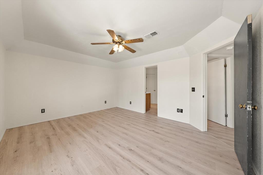 Tessa Hood Realtor – Primary bedroom alternate view with ceiling fan at 2028 Rose Court, Norman Oklahoma