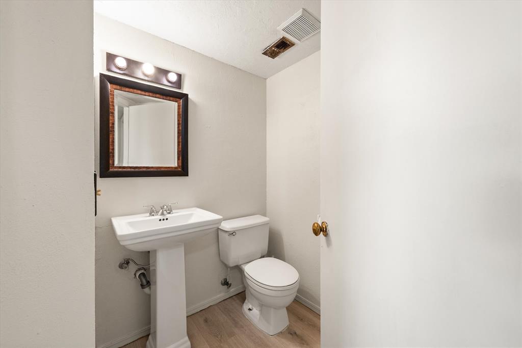 Tessa Hood Realtor – Half bath powder room with pedestal sink at 2028 Rose Court, Norman Oklahoma