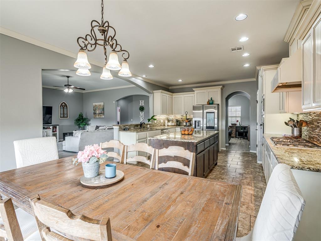 Tessa Hood Realtor – Dining room with chandelier and open kitchen at 5708 SE 148th St, Oklahoma City OK