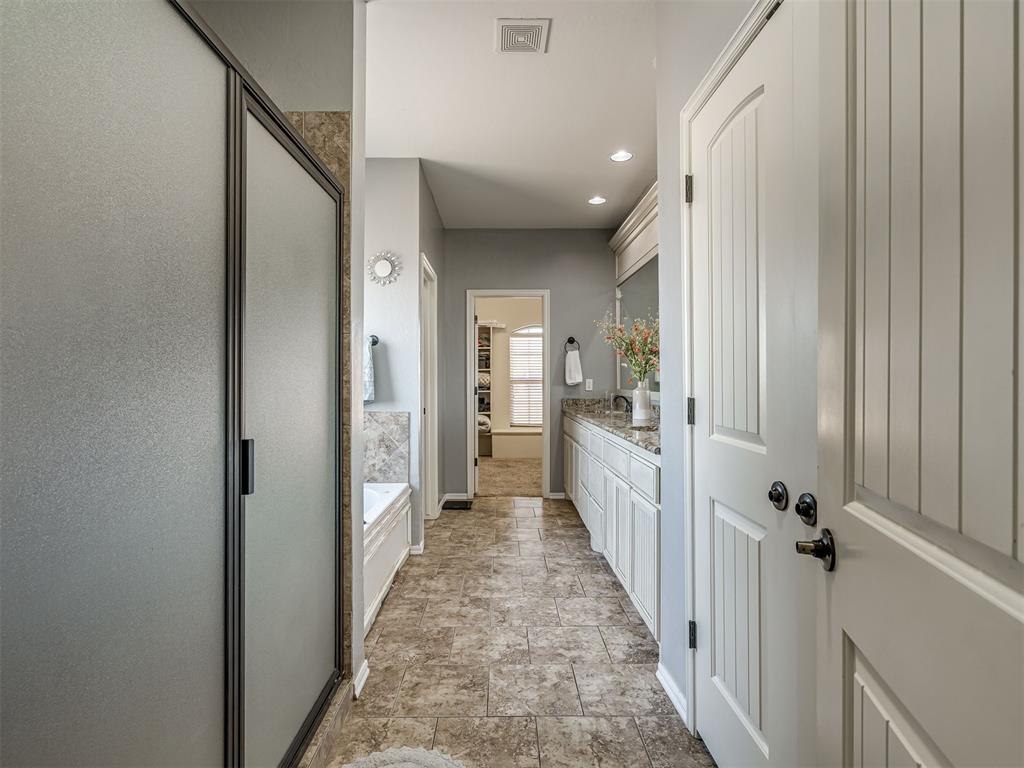 Tessa Hood Realtor – Primary bath with walk-in shower and soaking tub at 5708 SE 148th St, Oklahoma City OK