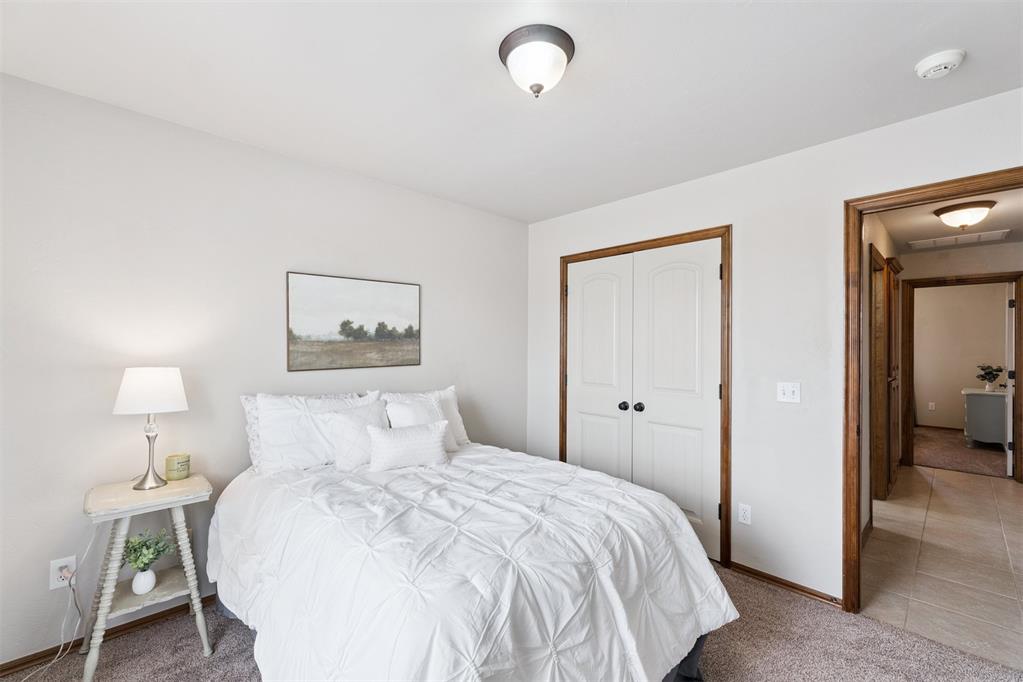 Tessa Hood Realtor – Secondary bedroom with closet and hallway access at 1928 SW 9th St, Newcastle Oklahoma