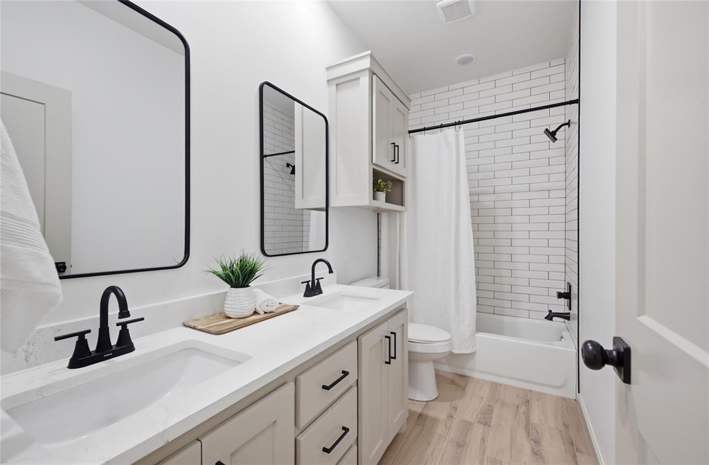 Tessa Hood Realtor – Secondary bathroom with double vanity and subway tile at 2439 Wind River Cir, Blanchard Oklahoma